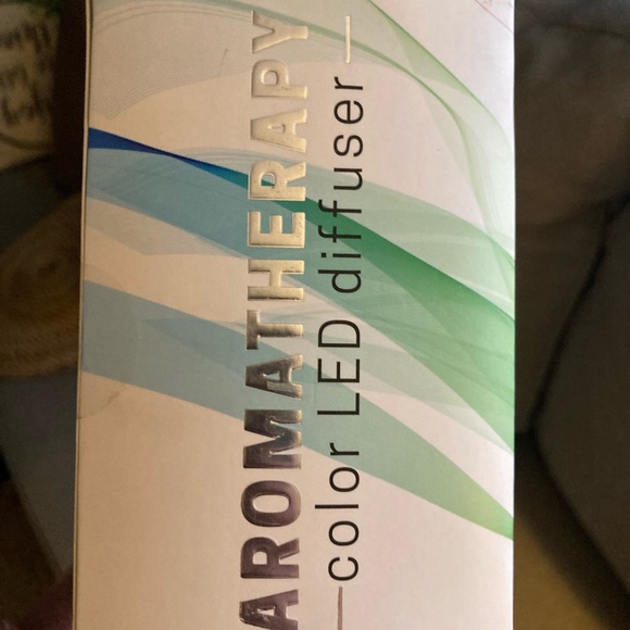 New Aromatherapy LED Diffuser Set - Picture 4 of 6